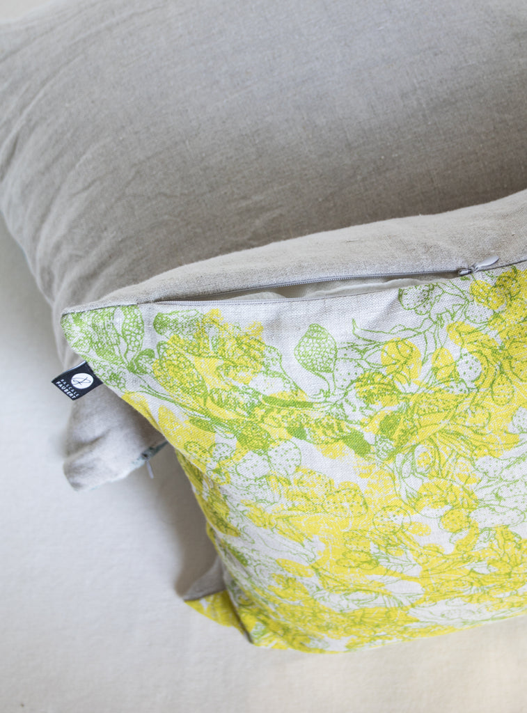 Coussin motif marée basse jaune et vert 16''x 20''